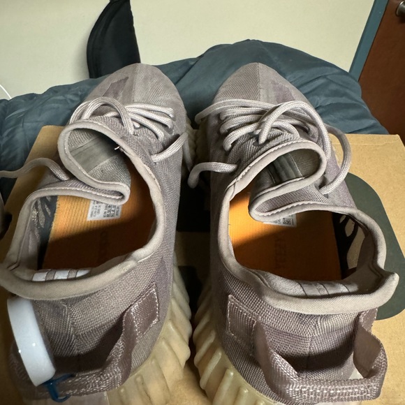Size 13.5 - adidas Yeezy Boost 350 V2 Mono Mist - GW2871 - Picture 4 of 6